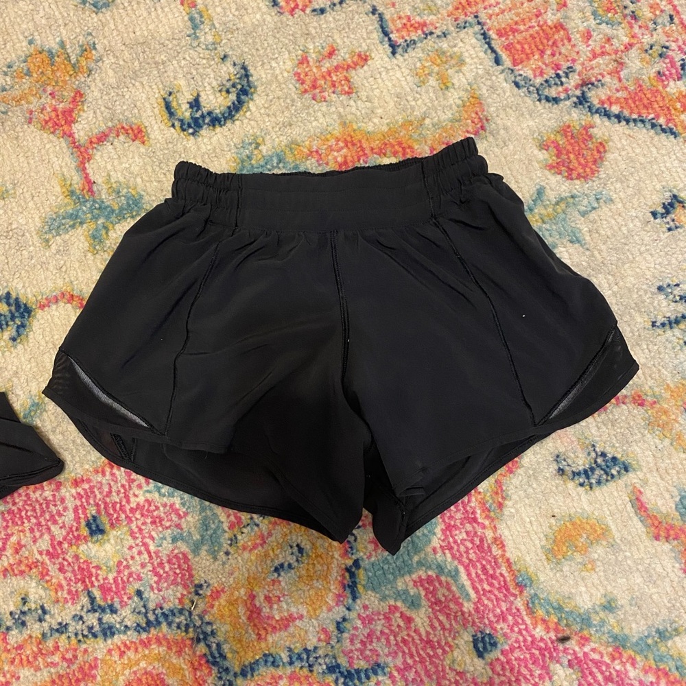 Black,lululemon, 4 inch hotty hot shorts